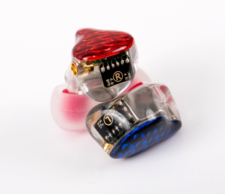 The internal components of the FiiO FA7 IEMs