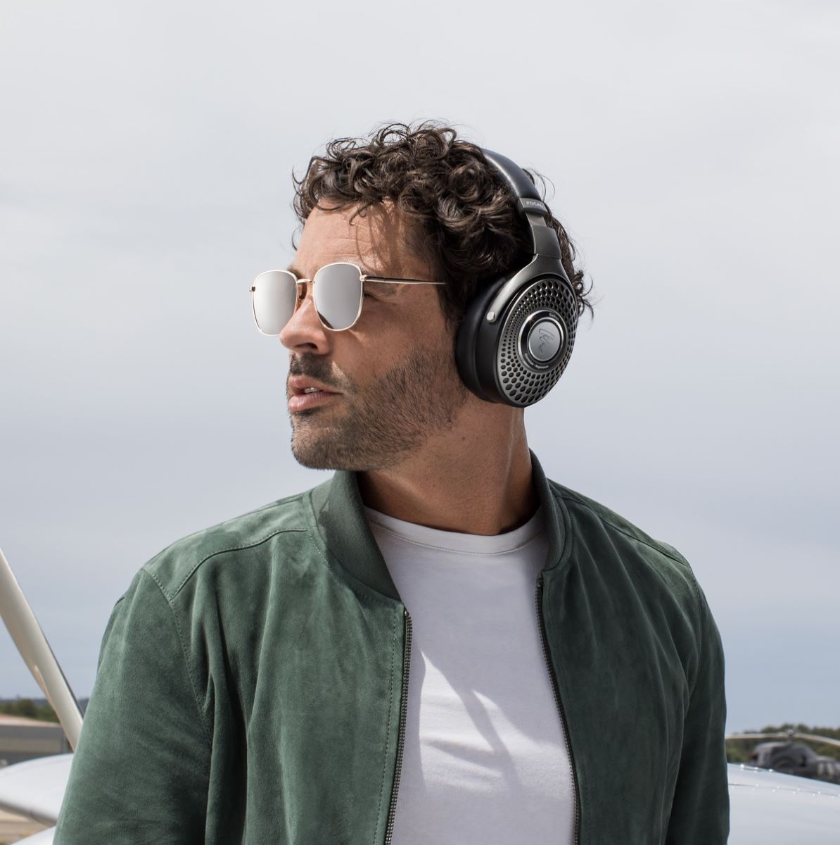 First ever bluetooth online headphones